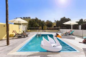 Country houses with private pool