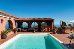 Luxury country houses
